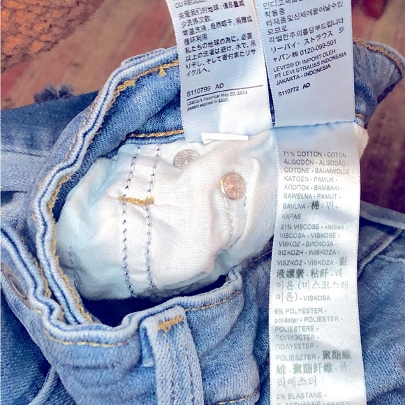 Levis Strauss 726 high waisted flare light wash distressed jean size 31 - Picture 8 of 10